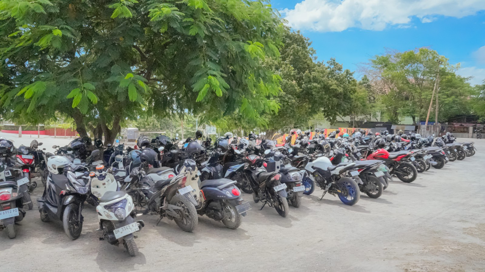 Foto Tempat Parkir Motor