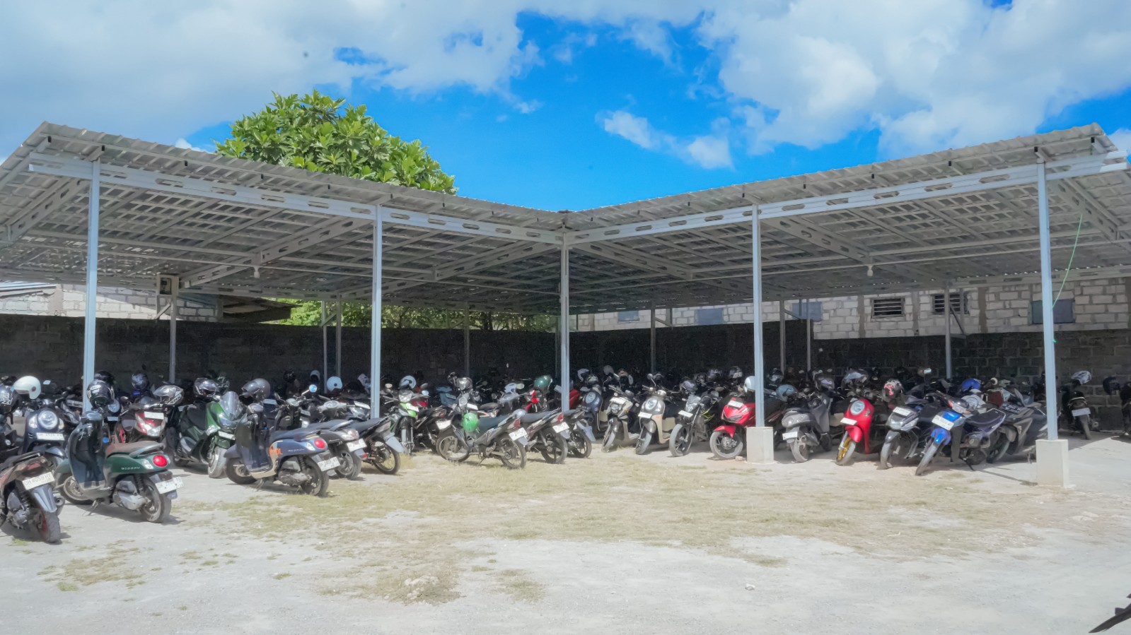 Foto Tempat Parkir Motor
